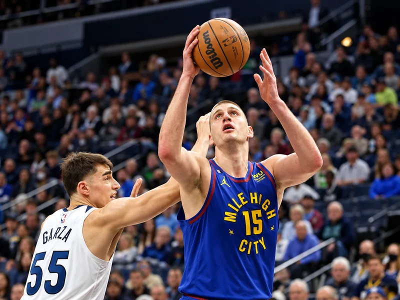 Center bảo vệ khu vực dưới rổ và tranh rebound hiệu quả