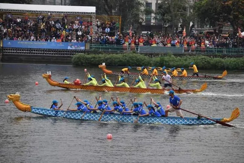 đua thuyền rồng