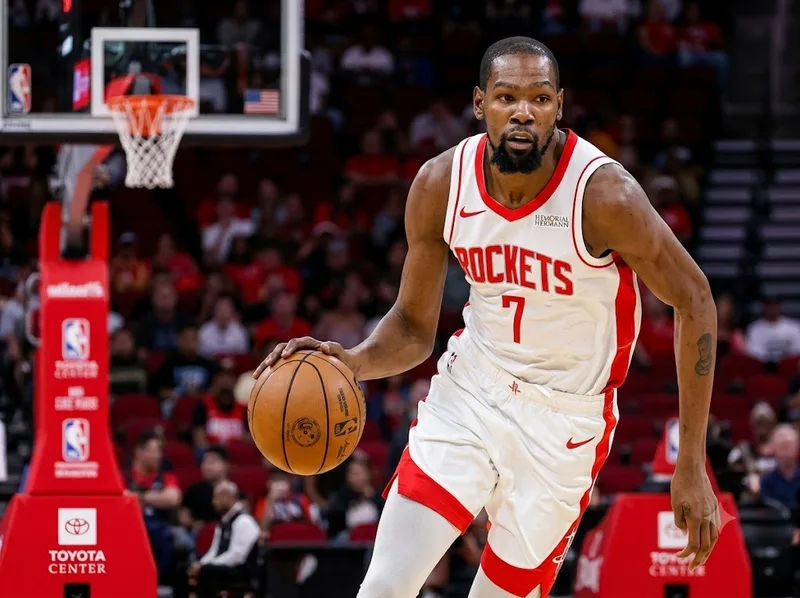 Kevin Durant tiếp tục hành trình NBA qua Brooklyn, Phoenix và Houston.