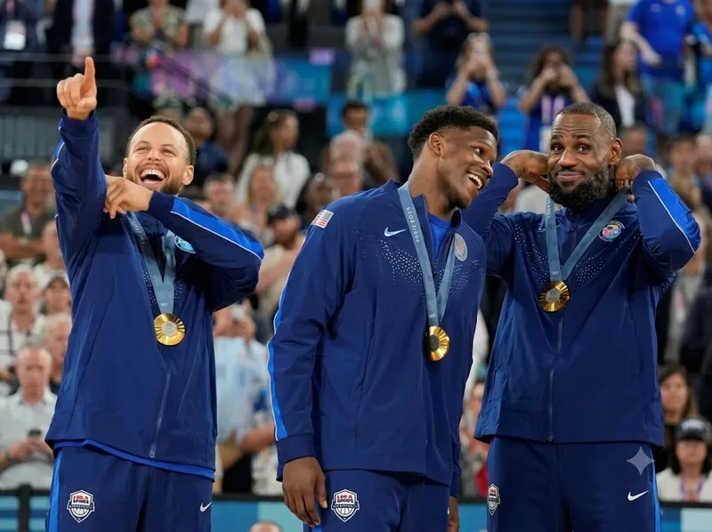 Kevin Durant giành bốn huy chương vàng Olympic cùng đội tuyển Mỹ.